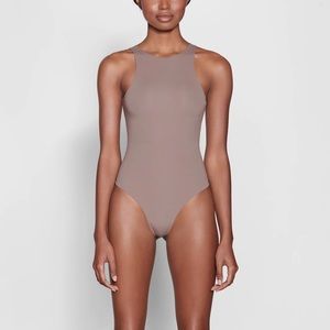 SKIMS FITS EVERYBODY HIGH NECK BODYSUIT